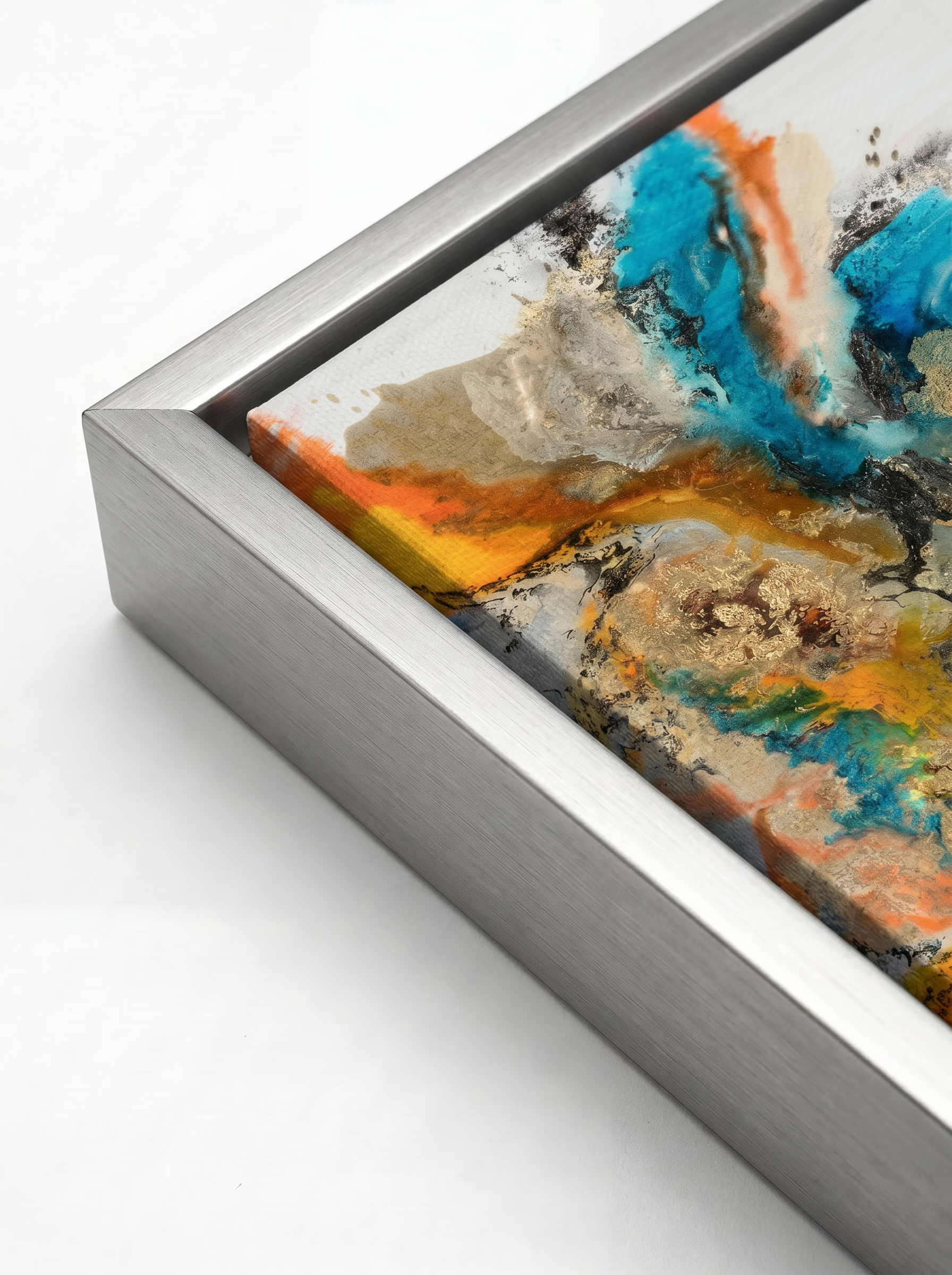 Hyde - Print, silver floater frame corner detail (canvas)#Frame_Silver