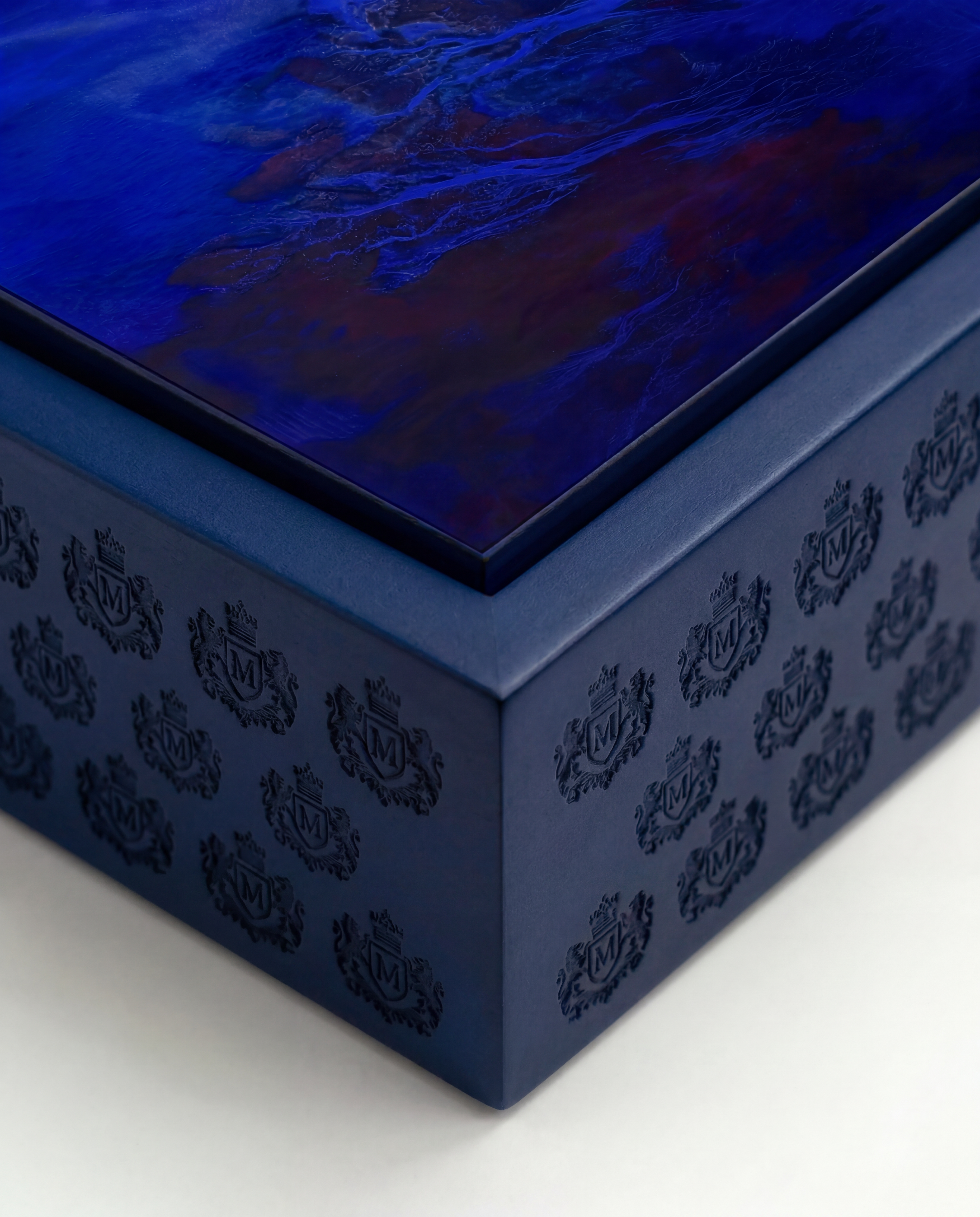House of Moen — Blue original, alternate frame finish